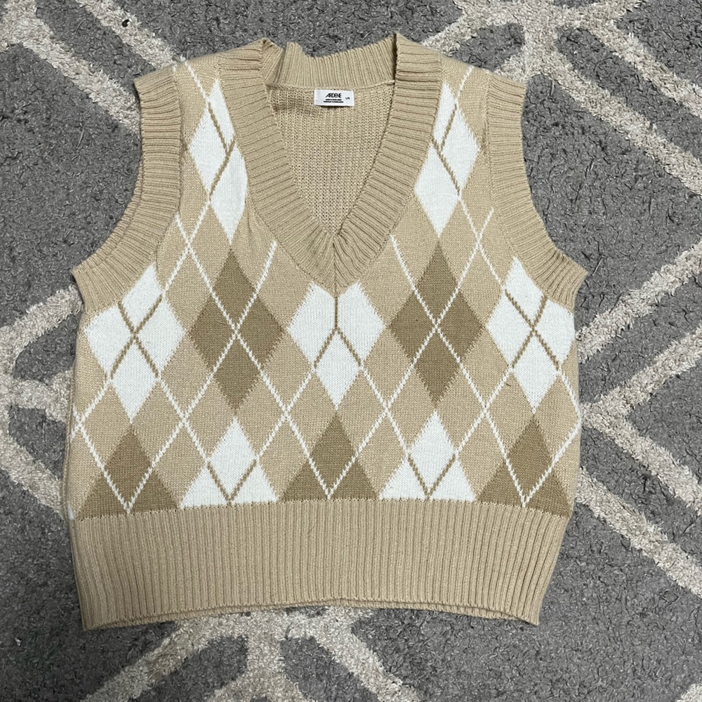 Creme and white argyle sweater vest